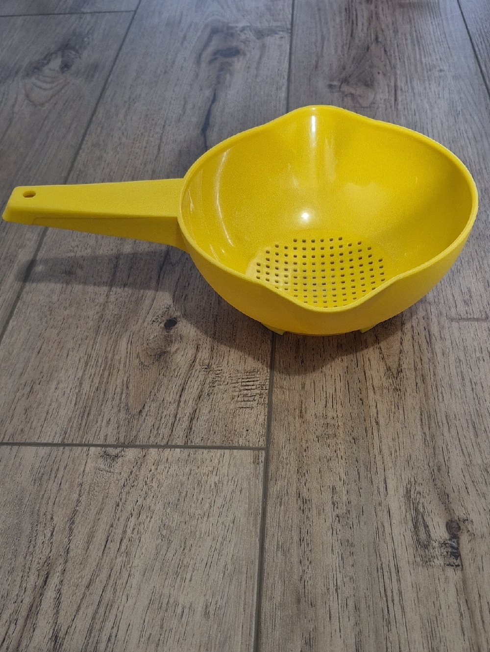 Tupperware Vintage Yellow Small Strainer. 1 Quart.